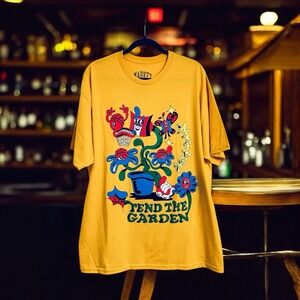 Market Studios XL Unisex T-Shirt Tend The Market Graphic Tee Yellow Multi  New